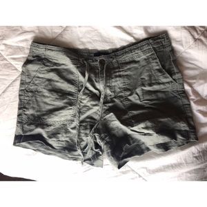 GREEN KHAKI GAP SHORTS